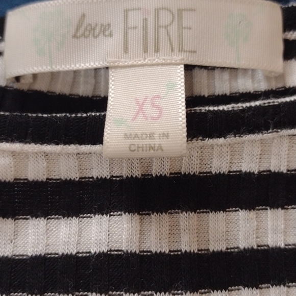 Black 🖤 and White 🤍 striped tunic dress. - Picture 4 of 5